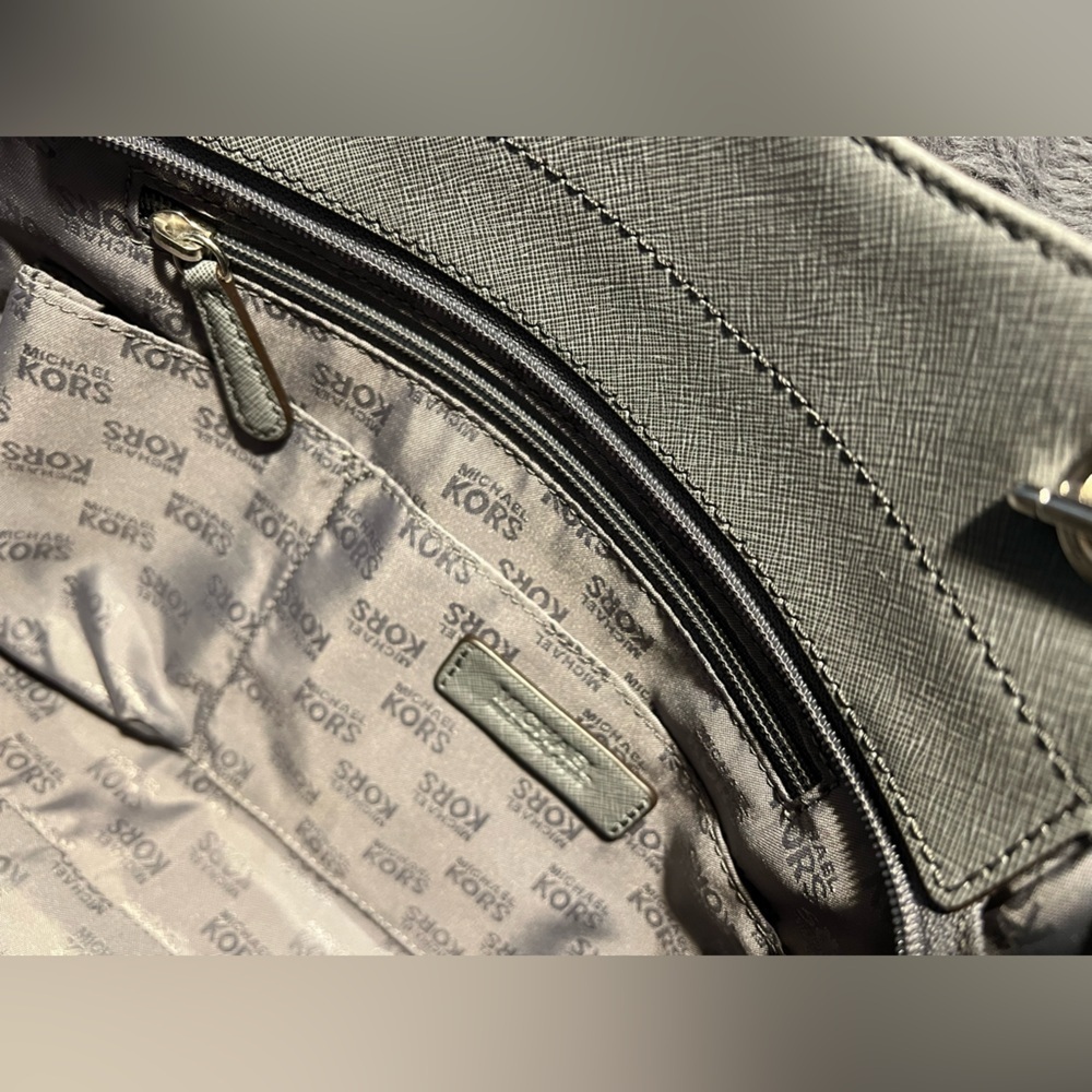 Michael Kors Women's Jet Set Travel Gray Silver Chain Shoulder Bag - Picture 8 of 8